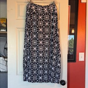Roz & Ali Navy and White Starburst Maxi Skirt